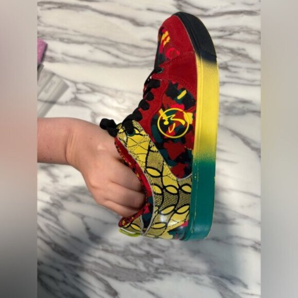 LIKE NEW-Zumba Let's Jam Street Bold Red Green Gold Women's Shoes Z Slide - Picture 4 of 9